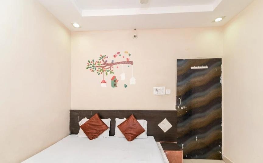 Hotel Rameshwaram Ujjain Bagian luar foto