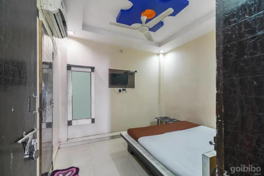 Hotel Rameshwaram Ujjain Bagian luar foto